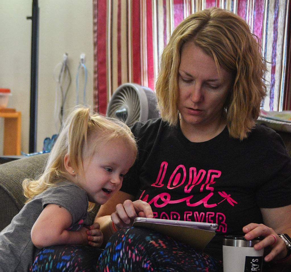Kendelyn Kelley watches Tedra Kelley as she sets up a show